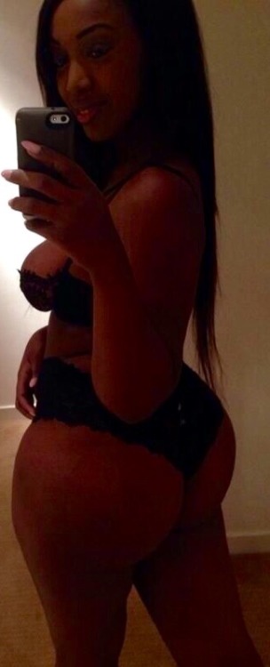 thickazzgurlz:  Thickazzgurlz   Crisana Mariyah