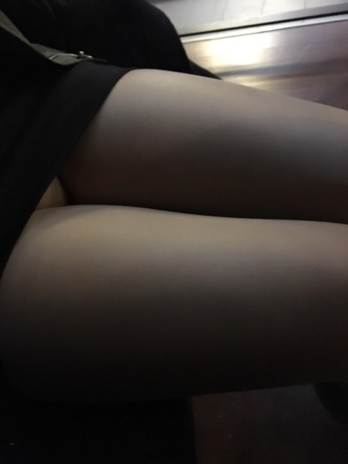cacao56: 노팬티 외출. 계단에서 손가락으로 쑤셨더니 무척 좋아하는 나의 개년
