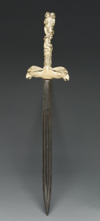 cma-medieval-art: Dagger, late 1600s, Cleveland Museum of Art: Medieval ArtThe carved grip of this d