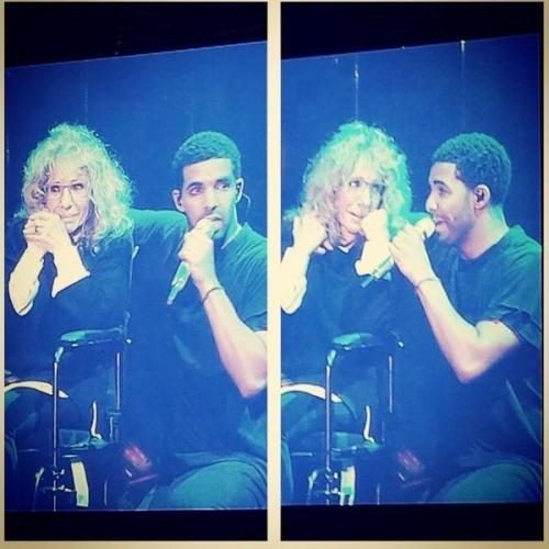 Drake brought his mom, Sandi, on stage and hugged her before he started his show. :&rsquo;) #OvoFest