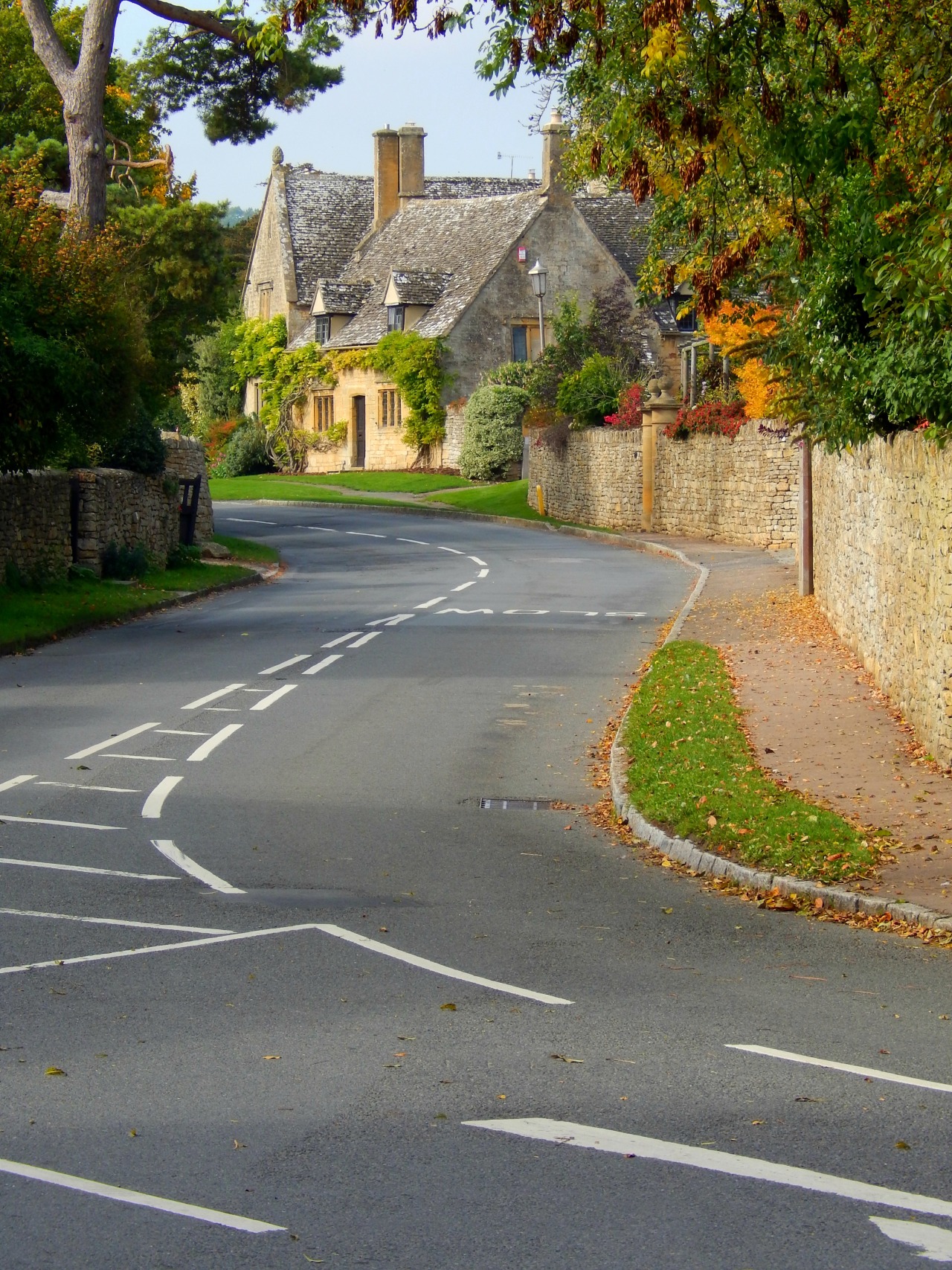 fuckitandmovetobritain:Chipping Campden, Gloucestershire,Cotswolds, England, UK so