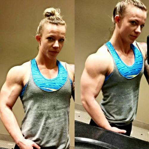 lv4femalemuscle:  pdgde:  Mandy Squires  Getting bigger and sexier!