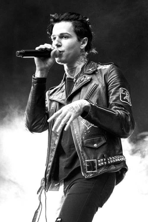 rutherfordjesse:Jesse Rutherford | The Neighbourhood at Malkin Bowl (June 21st, 2014)