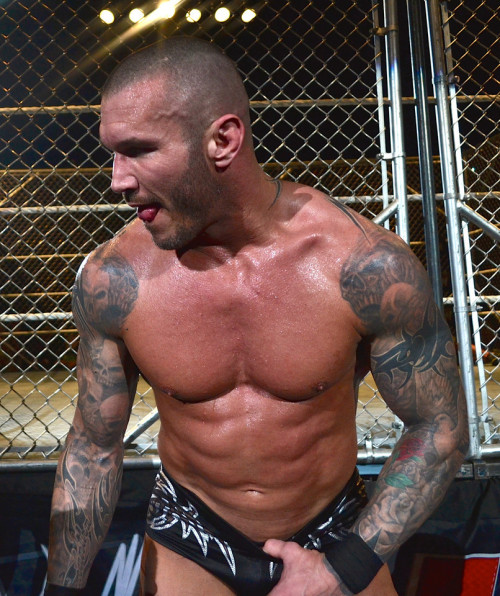 houndsofhotness:  Satan…………..  🙅  I can’t stop staring!!! x_x 