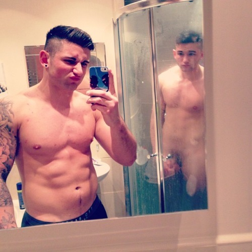 naked-straight-men:  Brothers.