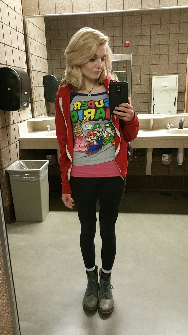 fake-tearsfalling:  My last day of class get up📚📑📖👽
