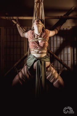 riggerodys: Hashira crucifixion with feroxisaurus(IG Kinbaku: me. Photo: @windshear-fet