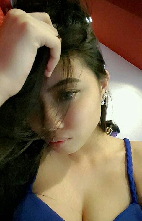 bootymakkau: blahblah3258: sggirlsxmm: Just can’t get enough of this slut, her fuckable body and tha