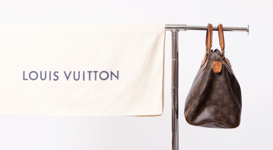 Een Louis Vuitton is een LV tas met een grote T —