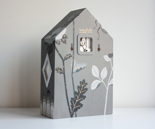 honeythistledesigns:Been working away at this lil house box since last December and finally finished
