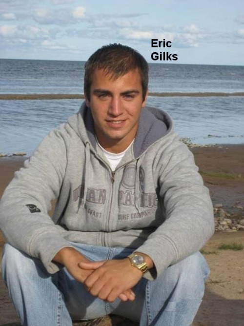 exposurecenter:  Eric Gilks is a 20 year old Brit, West Ham fan, and he has a most demonstrative wanking style. Share him.I took these caps from the video at ratetheseguys.com 