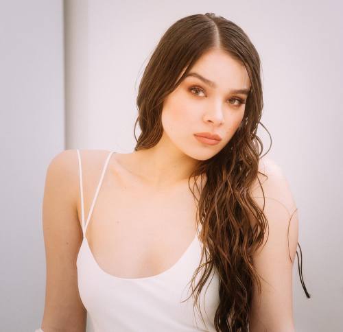 mumblo-number-five:Hailee Steinfeld