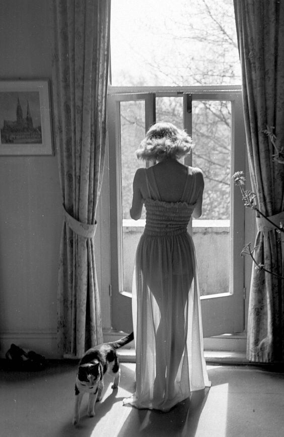 fawnvelveteen:1940s https://painted-face.com/