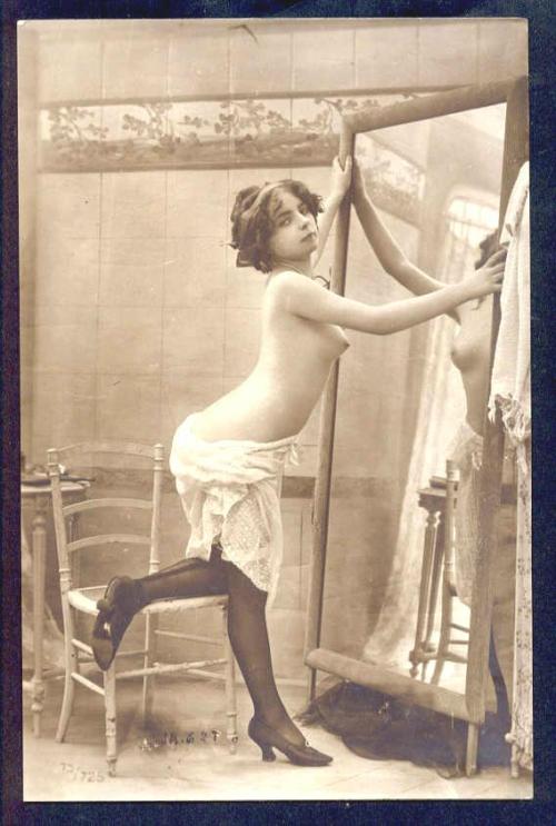 vensuberg:  Generally speaking, Jean Agelou began publishing cards marked with his initials in a circle, and sifted in 1918 to marking with his initials in a Gothic script. However, he did reprints, of course. This series, 621 Gothic (but marked in a