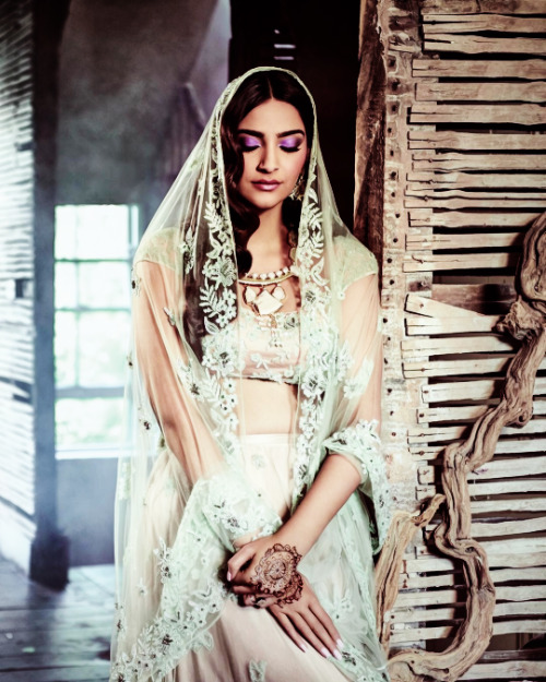 kinarandomness:Sonam Kapoor for Khush Magazine