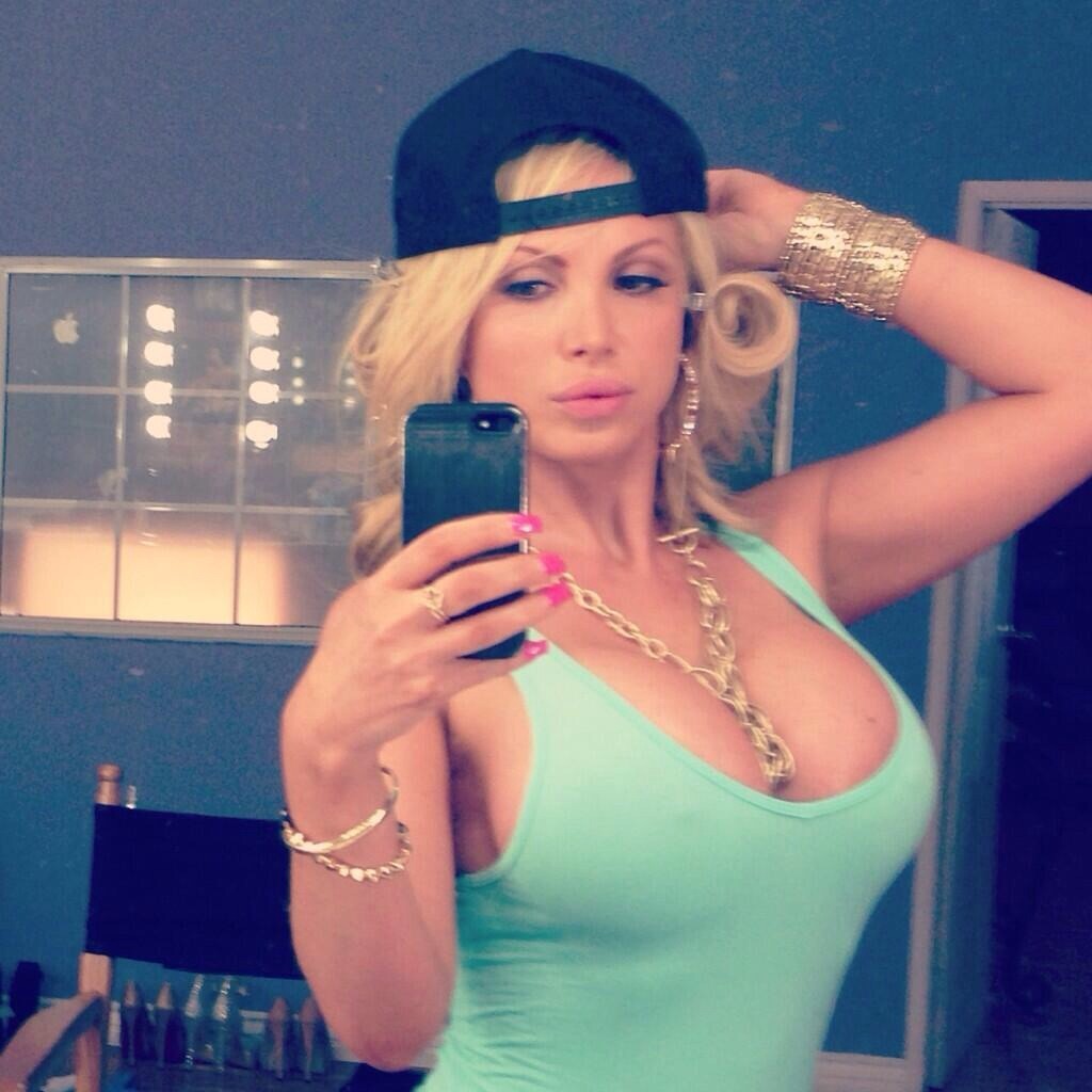 thethirstclo:  Nikki Benz has the biggest heart she has no evil in her she’s an