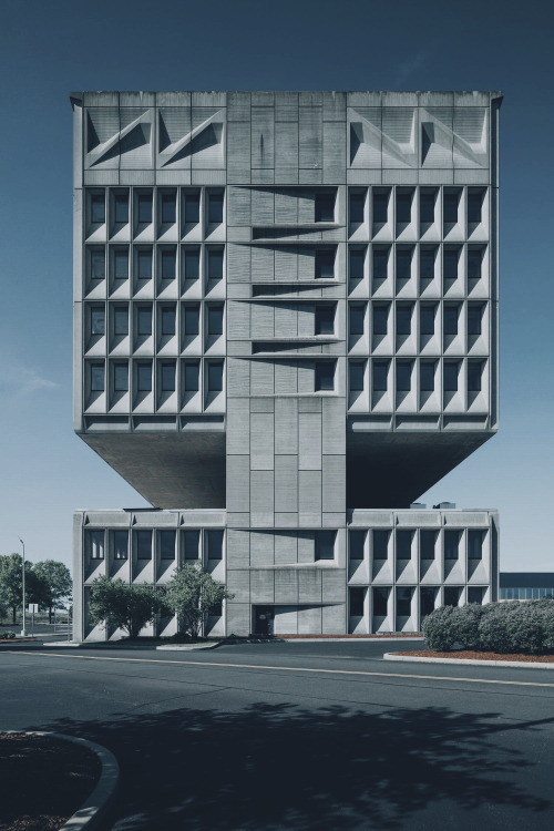  Pirelli Tire Building / 1970 Marcel Breuer 