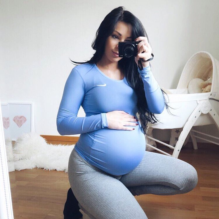 belliusmaximus:  Dat ass and Dat belly.  Wow