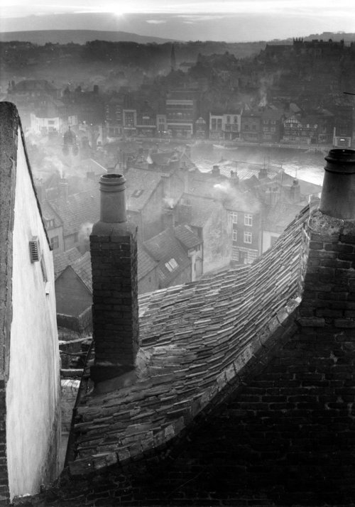 Porn photo furtho:Edwin Smith’s Roofscape, Whitby,