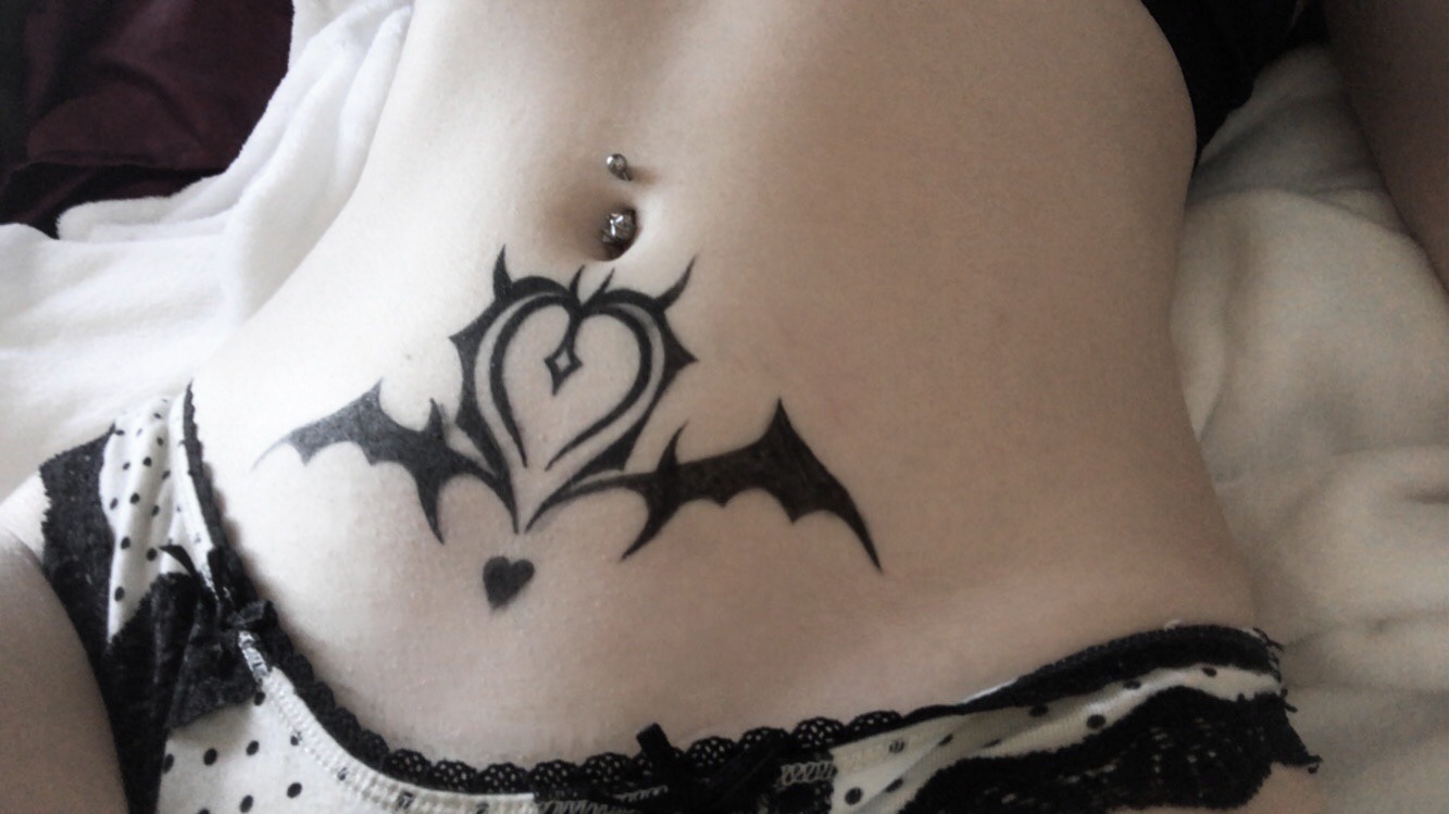 vampkittie:doodling on my stomach