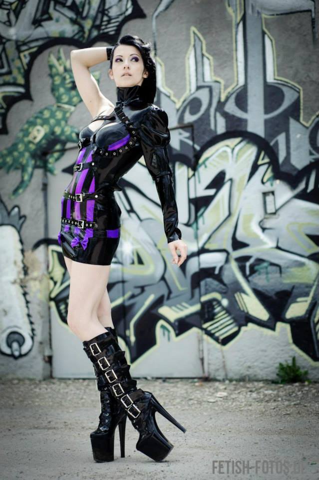 shiny-passions:  Latex 