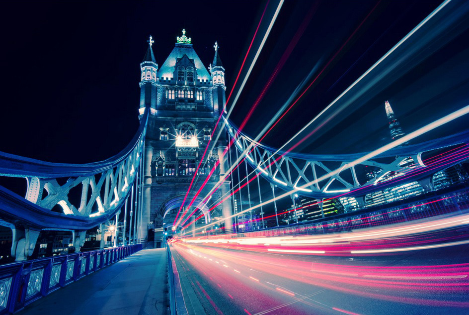 cityneonlights:  Tower Bridge Light Trails by Rainrian Xu `cityneonlights
