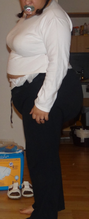 abdlpiclover: Would love to see how big her nappy is!!!!