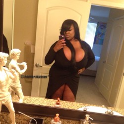 bigtittiesnbigbooties:  Poetry Travis, the goddess.  Click here