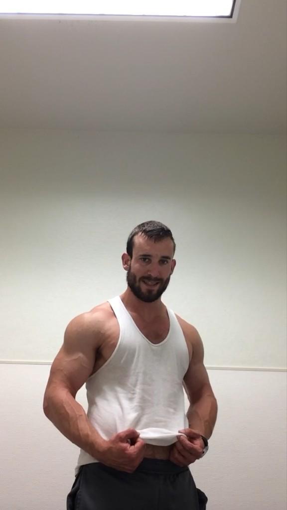 bradinmpls:  looks like he would be a great date!looking for a FWB, daddy, teacher,
