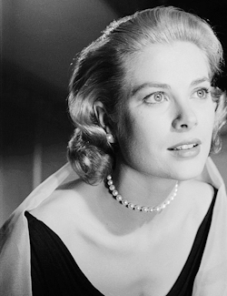 ardants:  Grace Kelly photographed by Michael