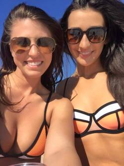 youramateurgirlfriend:  Best friends bikini selfie