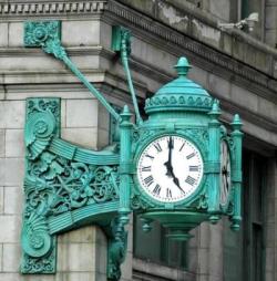 dandyingray:  dandyingray : When in Chicago a perfect spot to meet friends - Under the Marshall Field and Company Clock ! 