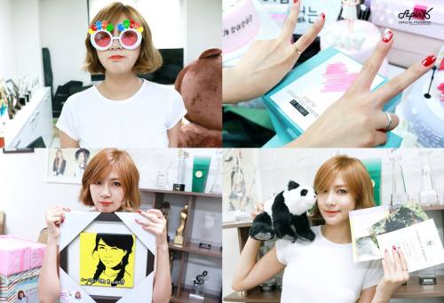 poppyent:    [Selfie] A-pink, Celebration to Ha-young’s 20th Birthday and Gifts from all over the world.  