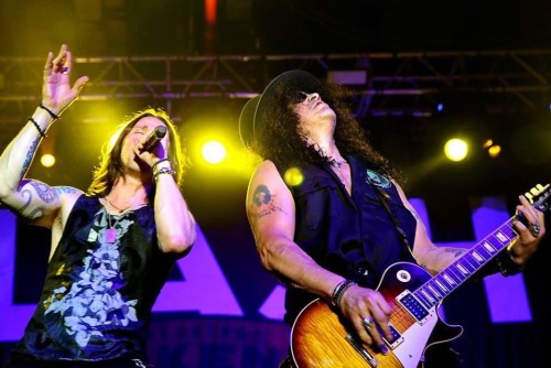 Slash &amp; Myles Kennedy on stage in Porto Alegre by Julio Cordeiro.