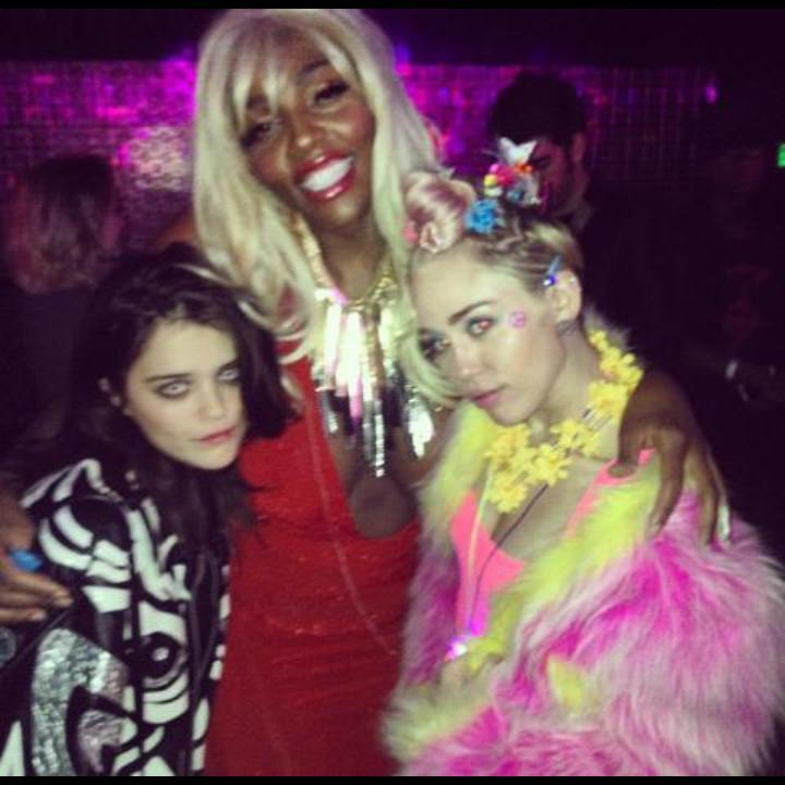 mileynation:  Miley at her birthday party last night 