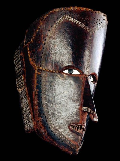 ancient-serpent:    Mask of turtle shell. Mer, Torres Strait Islands, before 1855 (British Museum)