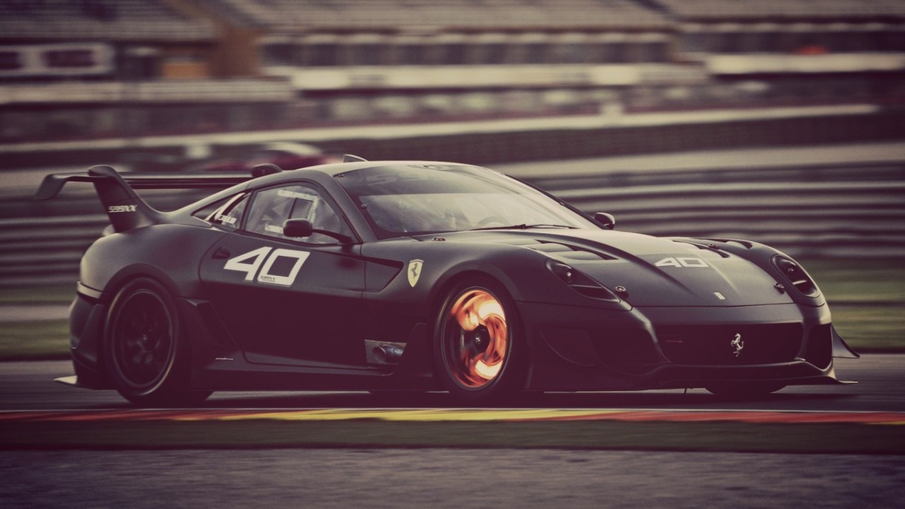 thecarfetish:  red hot brakes 
