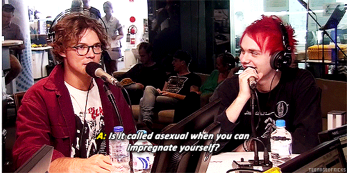 calumhemmings:  twentyonehemmings:  alcoholukey:  hesthebaessist:  teenagedfricks: