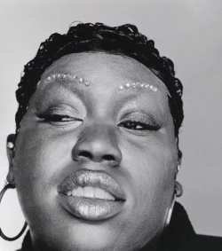 fuzedmag:  Missy Elliott’s makeup is always