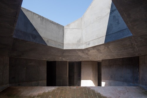 architectureofdoom:  Waterliniemuseum Fort bij Vechten, Bunnik, the Netherlands. A former fort that was part of the Nieuwe Hollandse Waterlinie, turned into a museum by West 8, Jonathan Penne Architecten and Anne Holtrop.