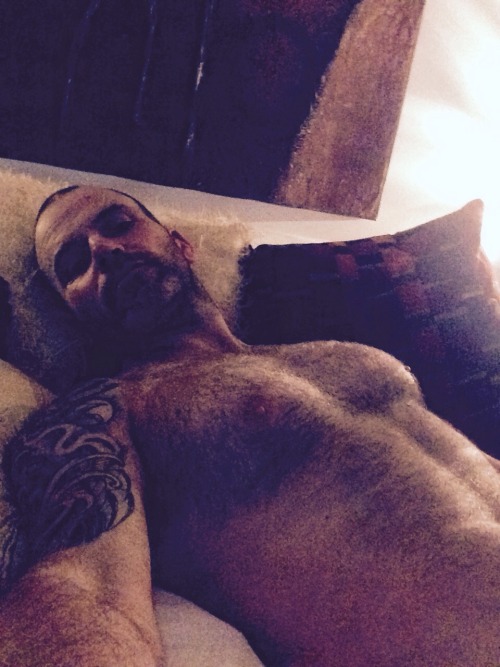 dailydoseofdilf:  woof!