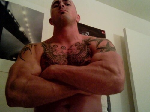 sendmeyourpix:  (via TumbleOn)
