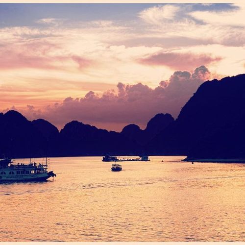 Gorgeous Halong Bay #Vietnam Tag #Legendtravelgroup#halongbaycruise #sunset #halong #bay #cruiseha