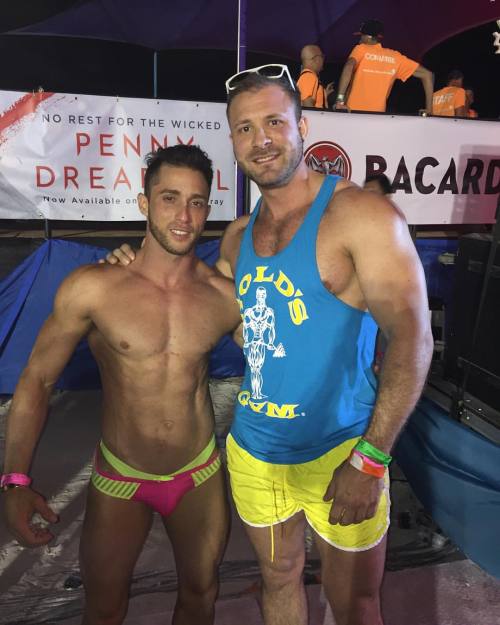 austinwolfff:  So much fun!! #winterpartymoment #beachparty @armando_de_armas