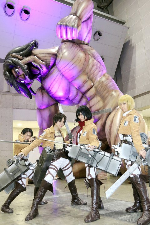 A look at the Shingeki no Kyojin displays at AnimeJapan 2017, such as the inflatable life-size Rogue Titan and cardboard stands featuring the full images of Erwin, Levi, Mikasa, and Eren’s Nanaco collaboration images (Previously seen here)!Update: Added