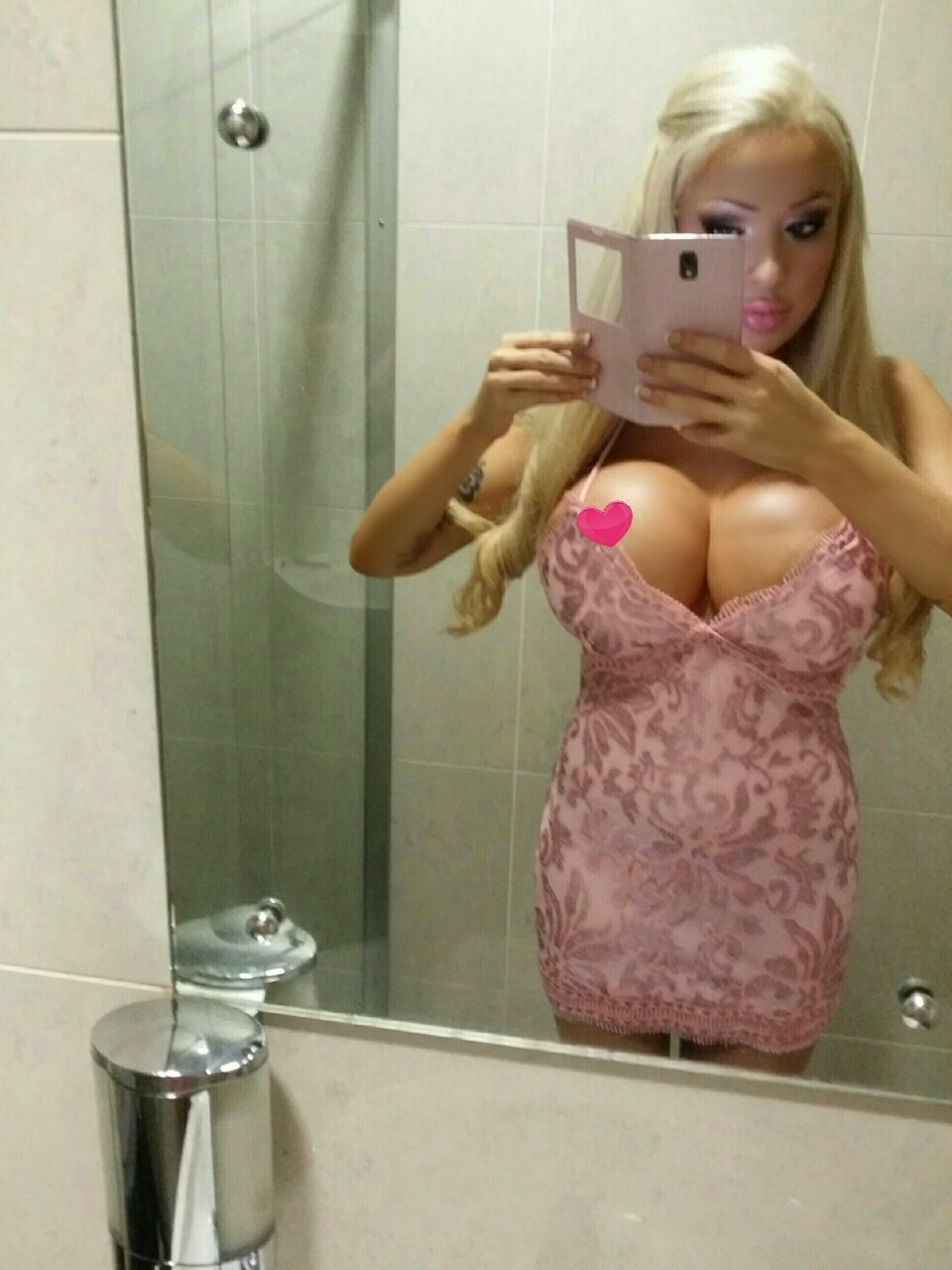 candyhousebimbos:  bblover69:  loverofsluts:  Holy shit, those are about to pop.
