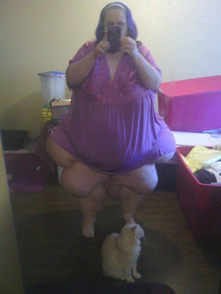 garyplv:  datdude4ssbbw:  Purple rose..   √