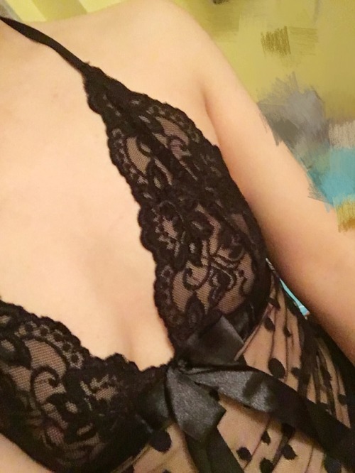 loveobedientlybitch1399:主人下達命令，要小母狗找新鮮的肉棒聊騷（即拍棒棒照），並可即時聊及互助升天者的優先！這么晚了還有誰在呢⋯⋯ Would love to give her