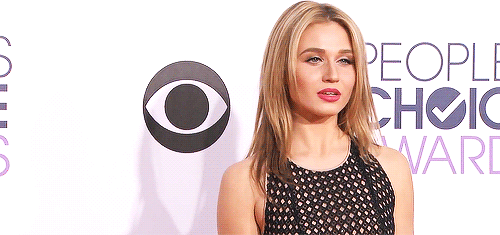 cuddlysex:  lesbiansandweed:  justprincesssarcasm:  Rita Volk at the PCA’s red