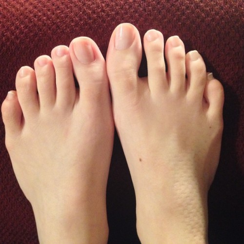 Couch-marked skin #frenchpedicure #barefoot #feet #footfetish